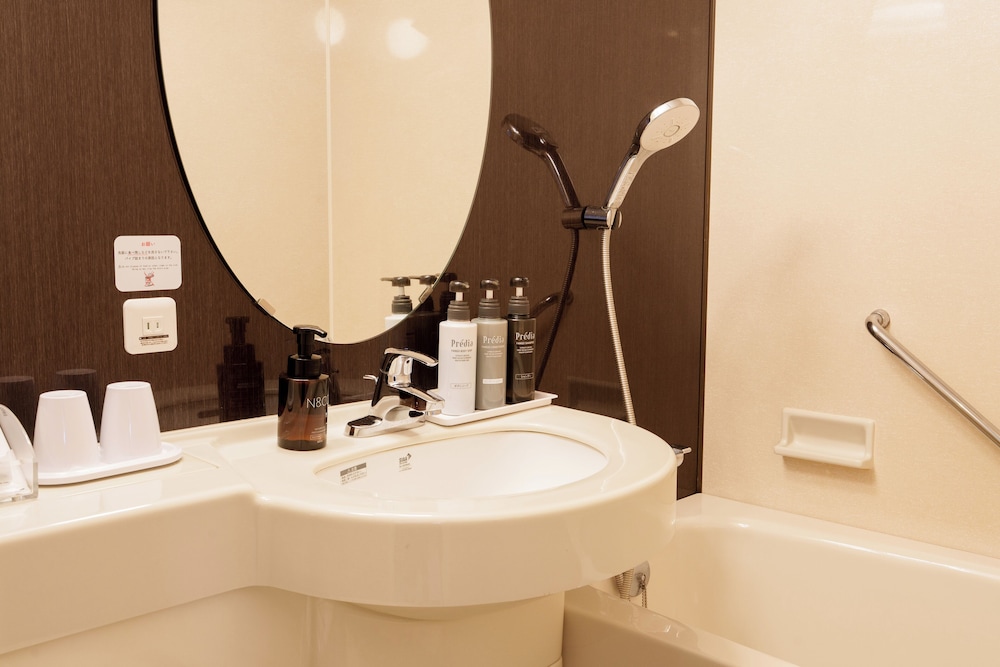 セミダブルルーム (A) ダブルベッド1台 喫煙可 バスルーム1 | 大阪空港ホテル