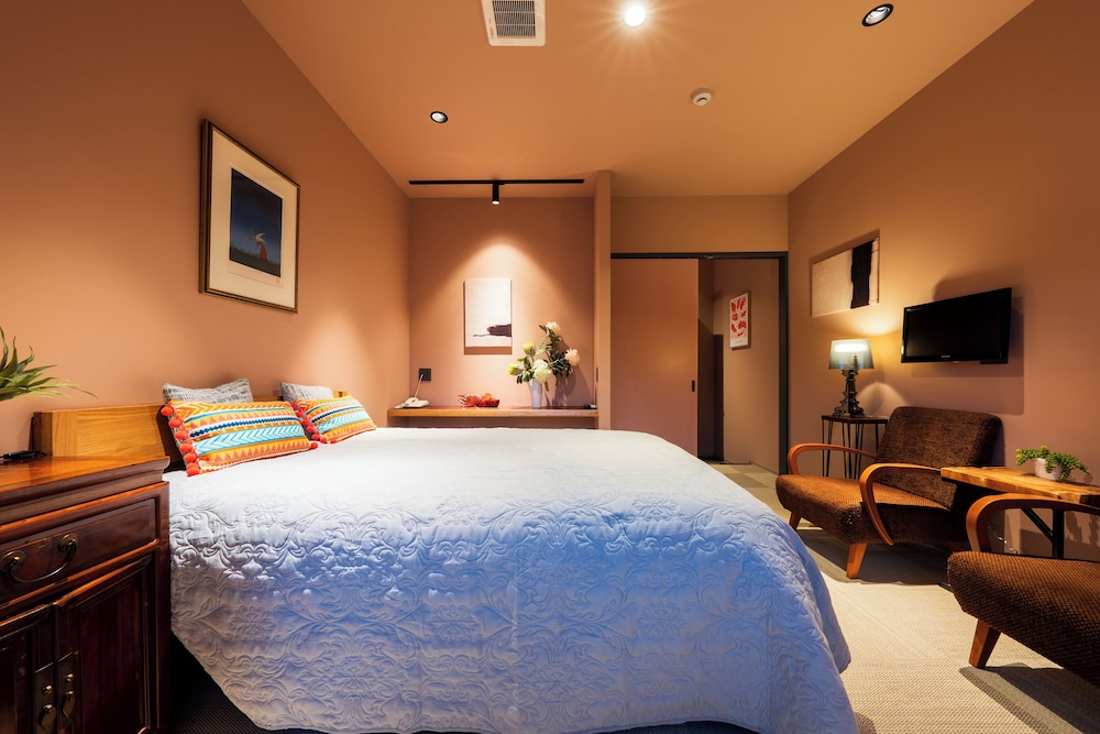 スーペリア ダブルルーム マウンテンビュー 客室1 | 旅館 はちすの糸