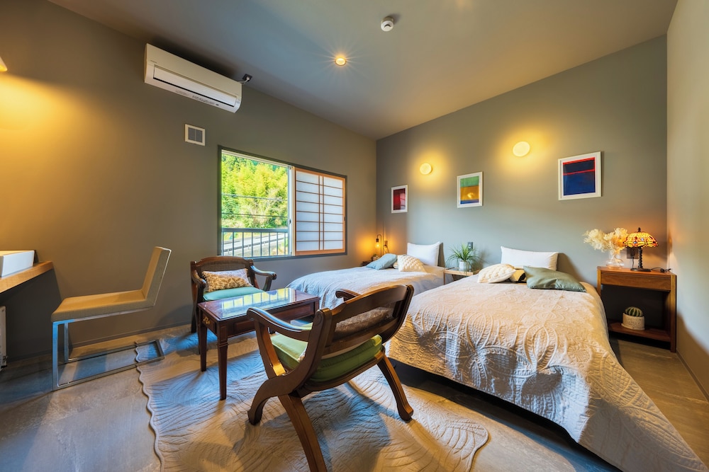 スタンダード ツインルーム マウンテンビュー | 旅館 はちすの糸