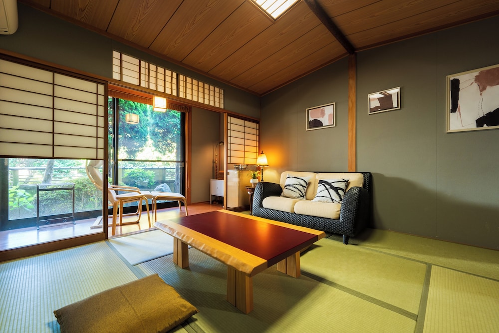 コンフォート ルーム マウンテンビュー 客室1 | 旅館 はちすの糸