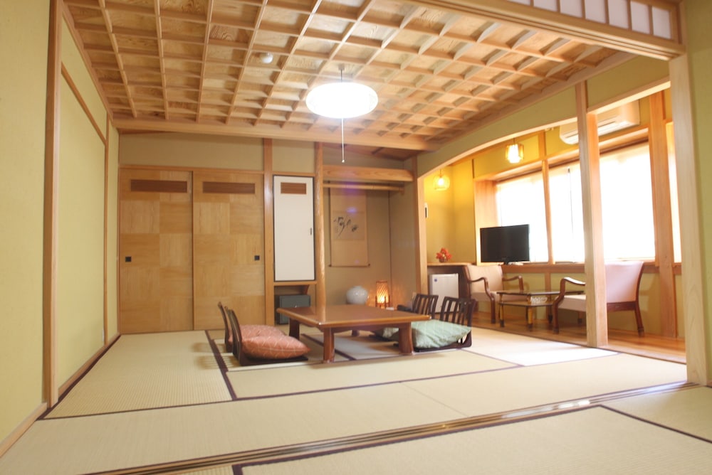和室 トイレ・洗面台あり 客室7 | しんきや旅館