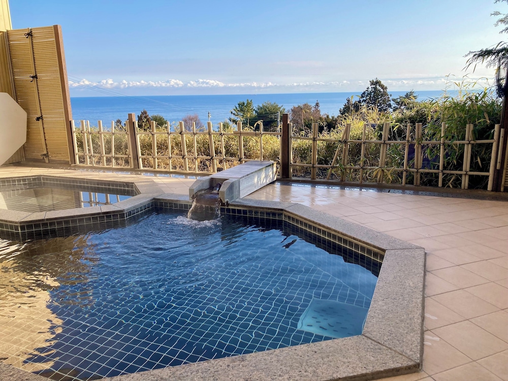 スタンダード トリプルルーム バスルーム1 | 国民宿舎 えぼし荘