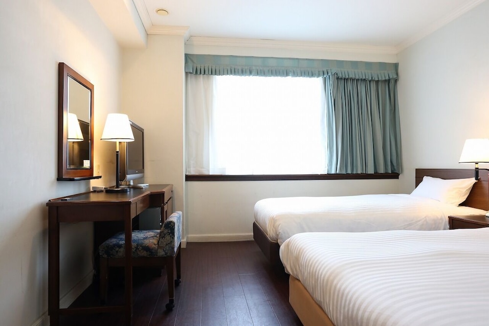 ラージツインルーム B 禁煙 客室2 | ホテルキャッスルイン津