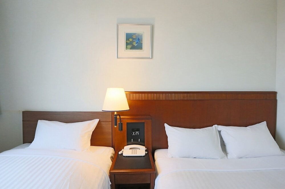 ラージツインルーム B 禁煙 客室3 | ホテルキャッスルイン津