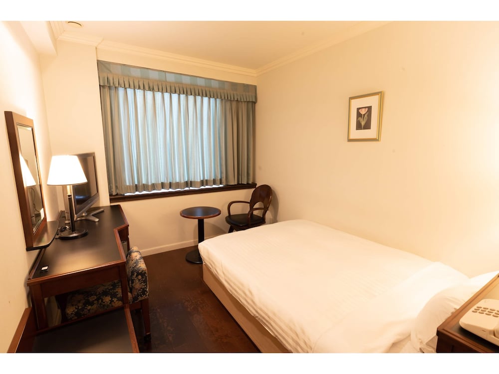 スタンダードセミダブルルーム 禁煙 客室1 | ホテルキャッスルイン津