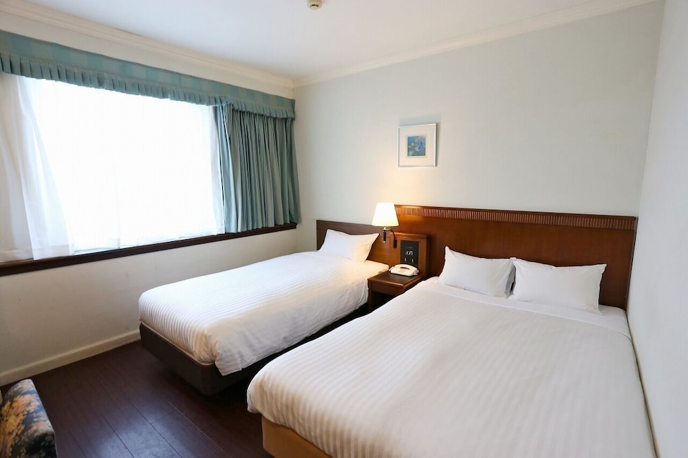 ラージツインルーム B 禁煙 | ホテルキャッスルイン津