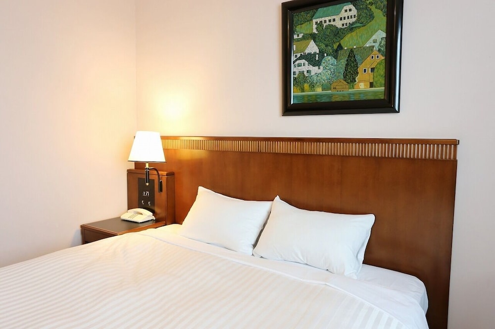 ラージクイーンルーム 喫煙可 客室4 | ホテルキャッスルイン津