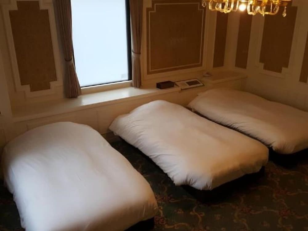 トリプルルーム エキストラベッド付 禁煙 客室2 | ロイヤルホテル 新大久保