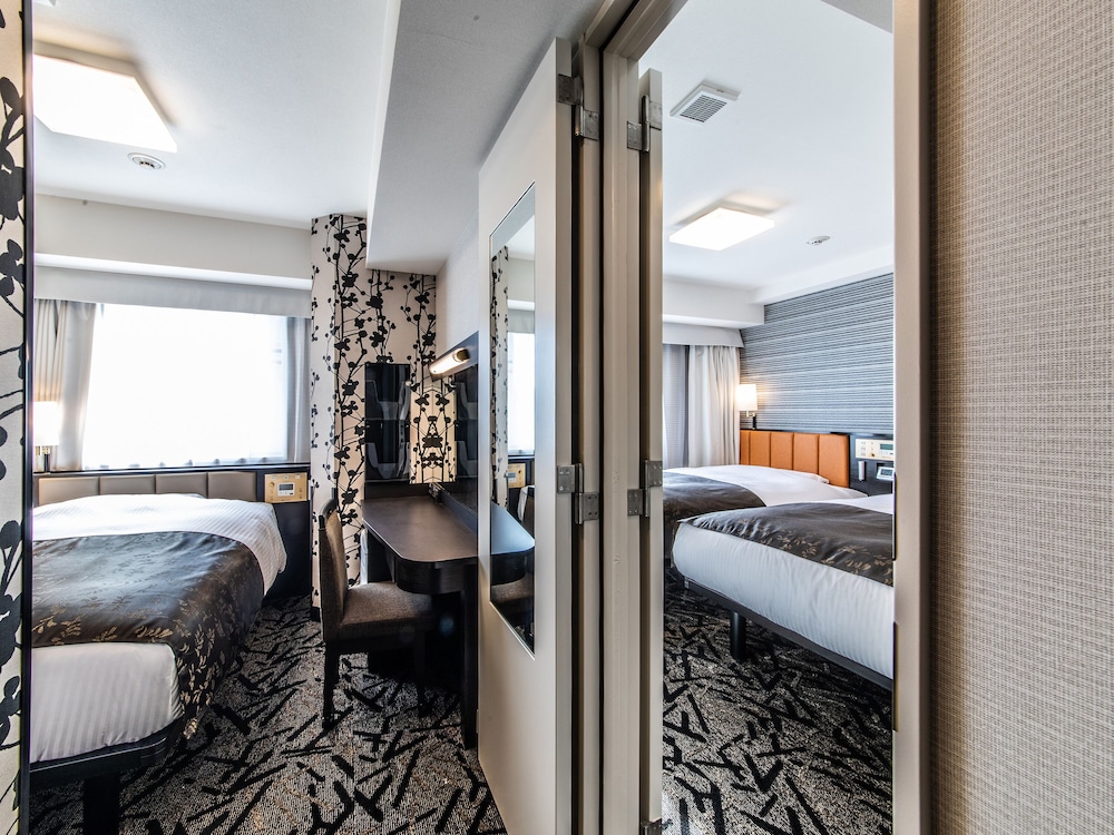 [ダブル×ツイン] コネクトトリプルルーム　25sqm　4名利用 | アパホテル＆リゾート〈 御堂筋本町駅タワー〉