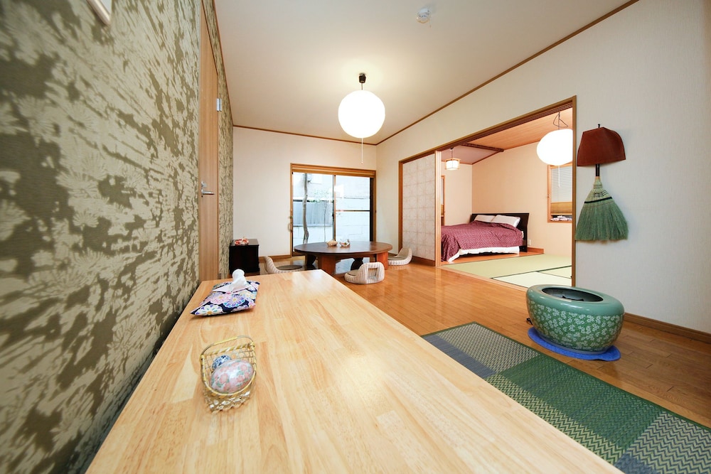 一棟貸し 客室内のダイニングエリア0 | 浅草茶華