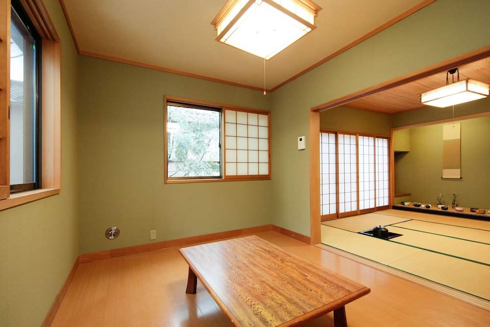 一棟貸し リビング エリア3 | 浅草茶華