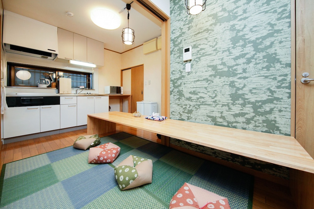 一棟貸し 客室内のダイニングエリア4 | 浅草茶華