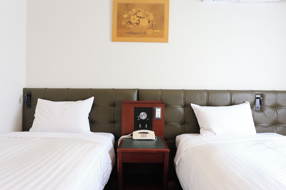 ラージツイン 禁煙 客室1 | ホテルキャッスルイン鈴鹿中央