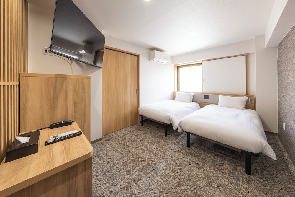 デラックス ツインルーム シングルベッド 2 台 禁煙 | ホテルセレッソ