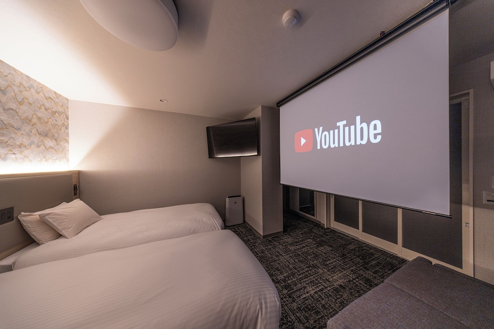 プレミアム ツインルーム シングルベッド 2 台 禁煙 リビング エリア0 | ホテルセレッソ