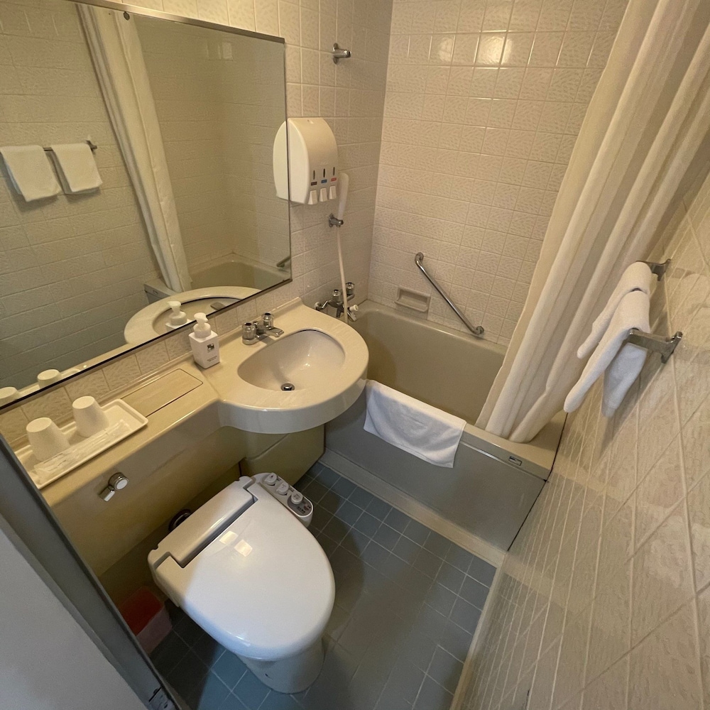 ベーシック ダブルルーム バスルーム0 | 高槻 W & M ホテル