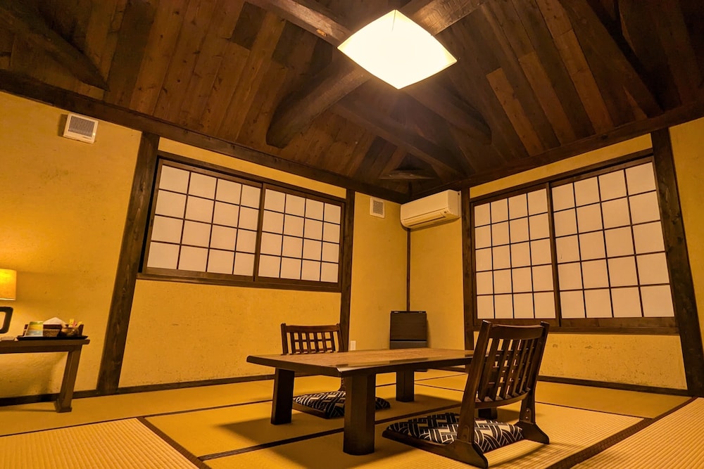 和室8畳 トイレ付 客室5 | 阿吽山房