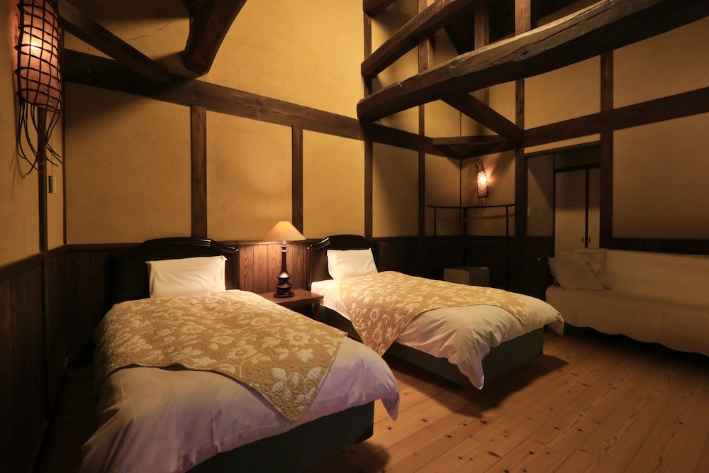 ツインルーム ソファベッド＆トイレ付 | 阿吽山房