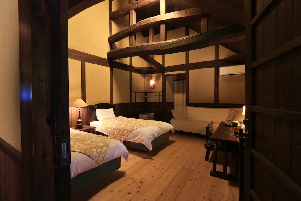 ツインルーム ソファベッド＆トイレ付 客室5 | 阿吽山房