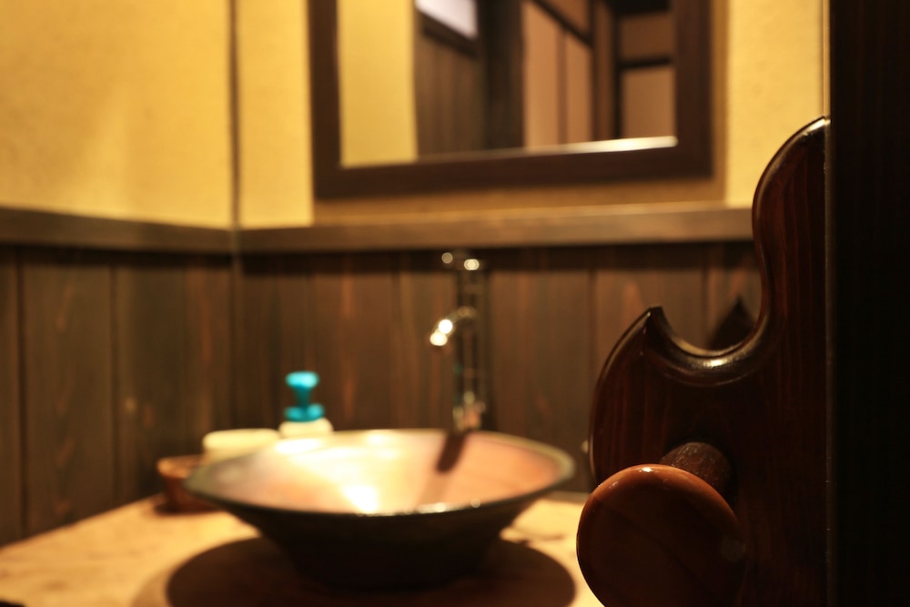 和室8畳 トイレ付 客室の設備とサービス1 | 阿吽山房