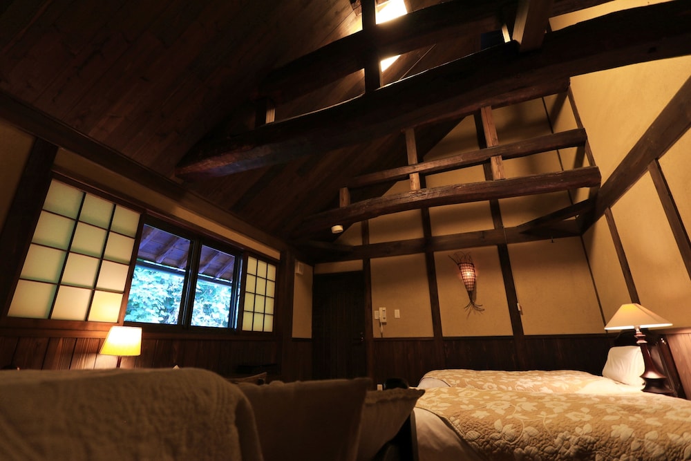 ツインルーム ソファベッド＆トイレ付 客室1 | 阿吽山房