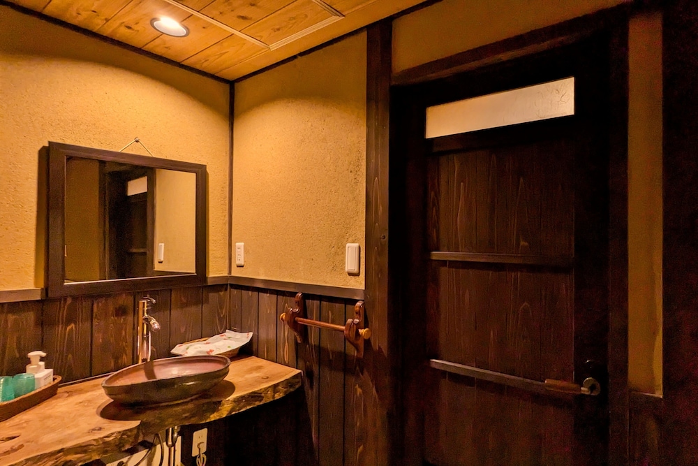 和室10畳 トイレ付 客室の設備とサービス2 | 阿吽山房