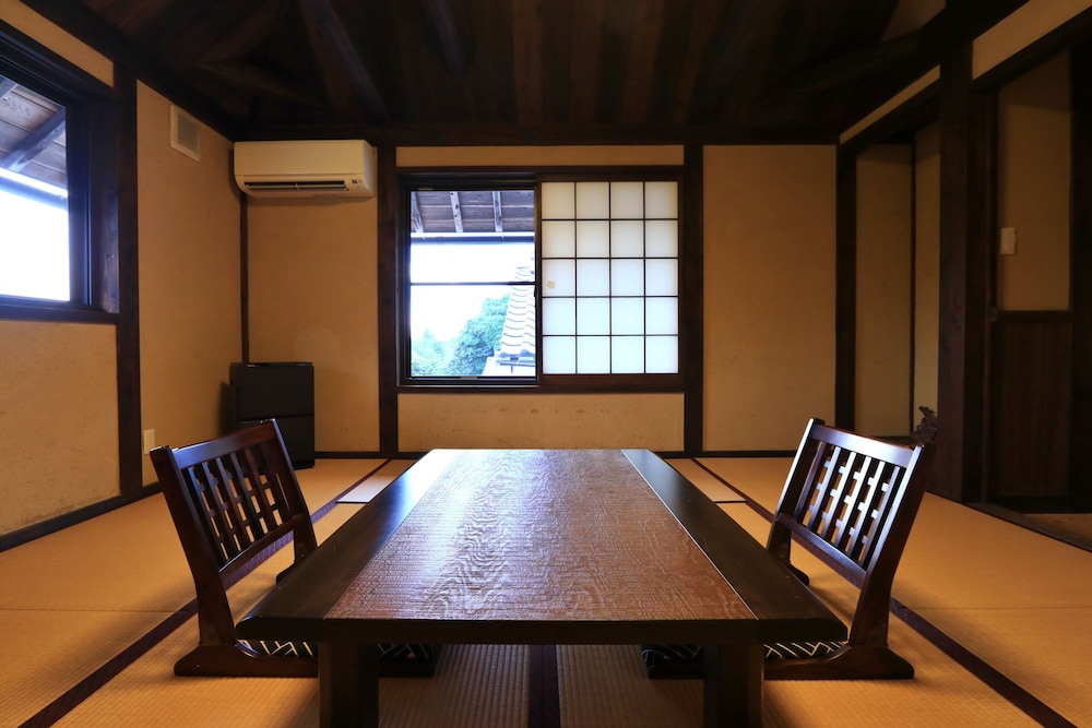 和室8畳 トイレ付 客室4 | 阿吽山房