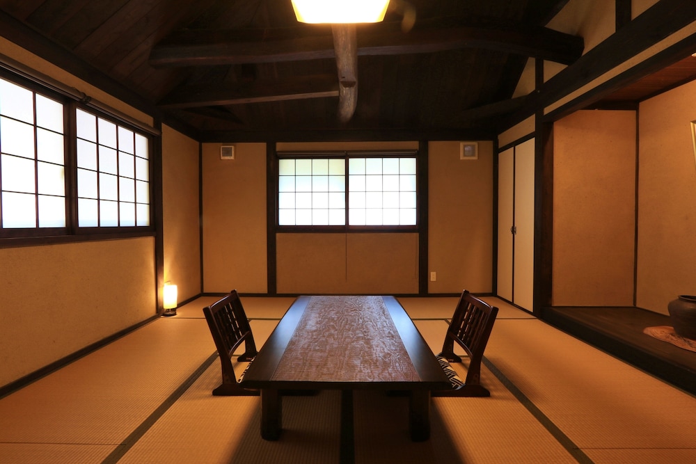 和室10畳 トイレ付 客室2 | 阿吽山房