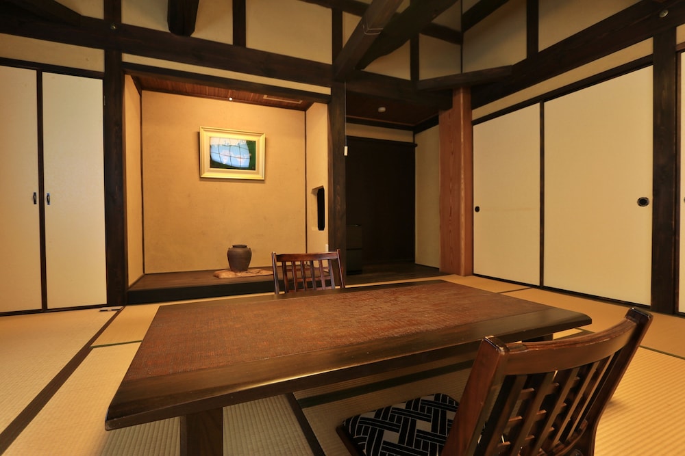 和室10畳 トイレ付 客室3 | 阿吽山房