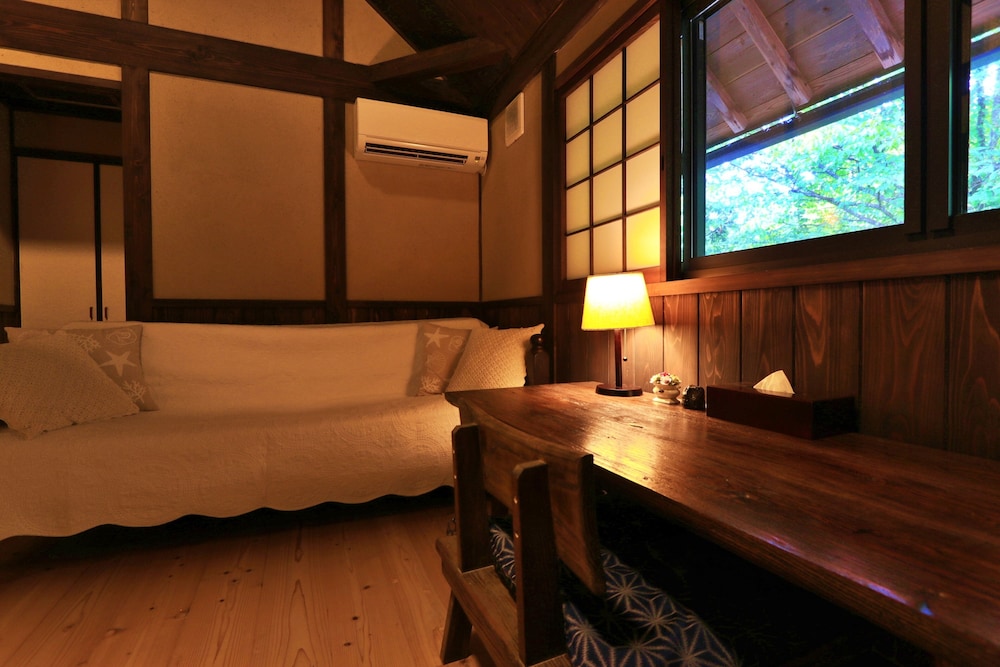 ツインルーム ソファベッド＆トイレ付 客室2 | 阿吽山房