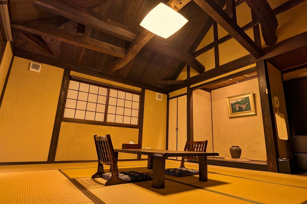 和室10畳 トイレ付 客室1 | 阿吽山房