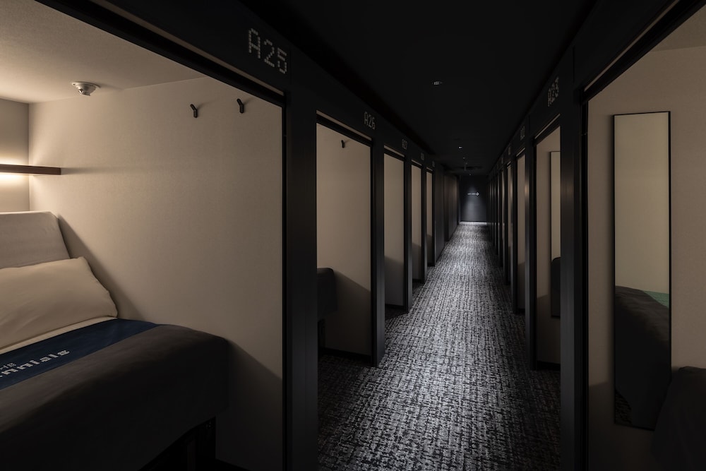 スマートポッド2室利用 - すべての性別 客室2 | The Millennials 福岡 (ザ･ミレニアルズ福岡)