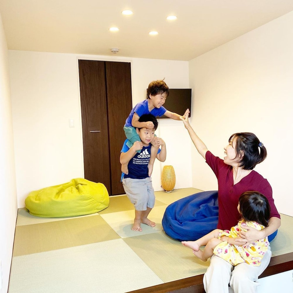 ファミリールーム302 リビング エリア0 | ゲストハウス岐阜羽島心音