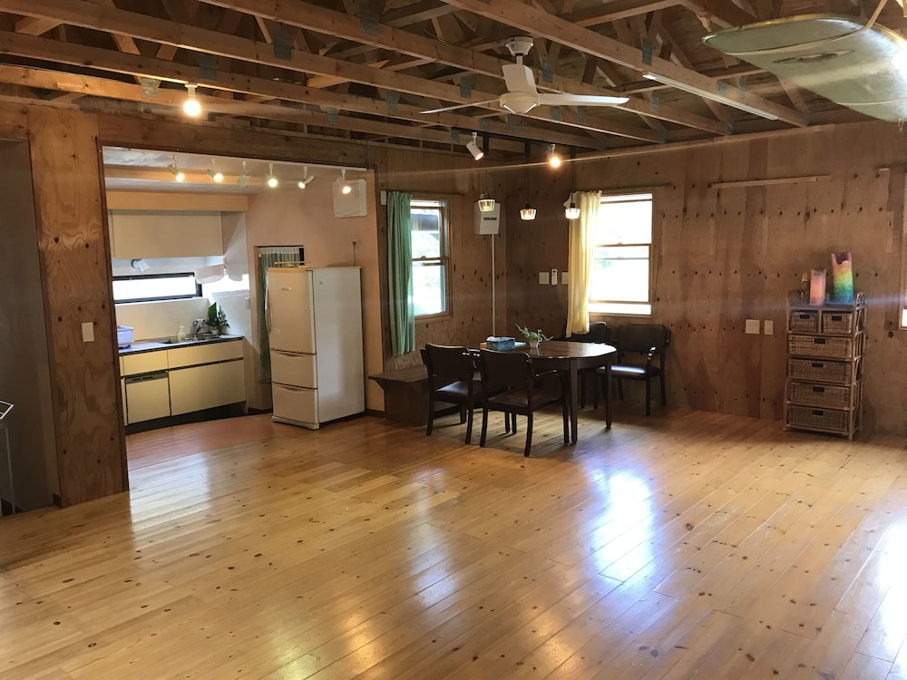 コンドミニアム リビング エリア0 | シャンティ バンガロー