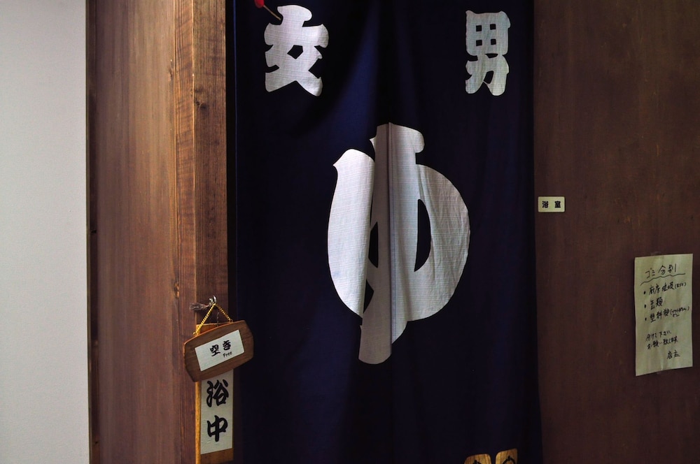 [一棟貸し]二段ベッド部屋2室+和室1室 / シャワーのみ (禁煙) バスルーム2 | ゲストハウス HiDE