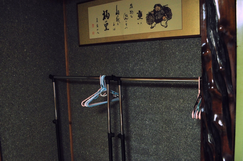 [一棟貸し]二段ベッド部屋2室+和室1室 / シャワーのみ (禁煙) 客室の設備とサービス0 | ゲストハウス HiDE