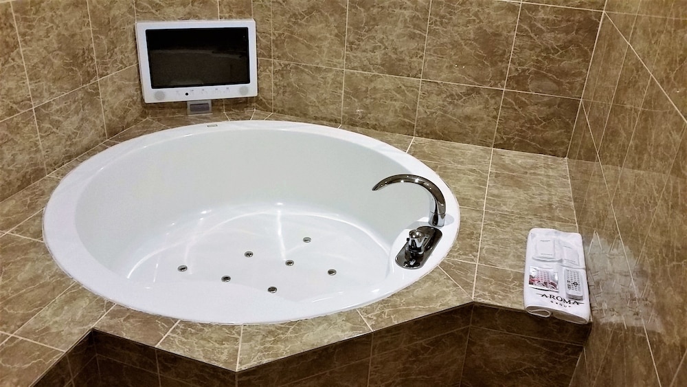 プレミアム ツインルーム バスルーム0 | ホテル アロマ