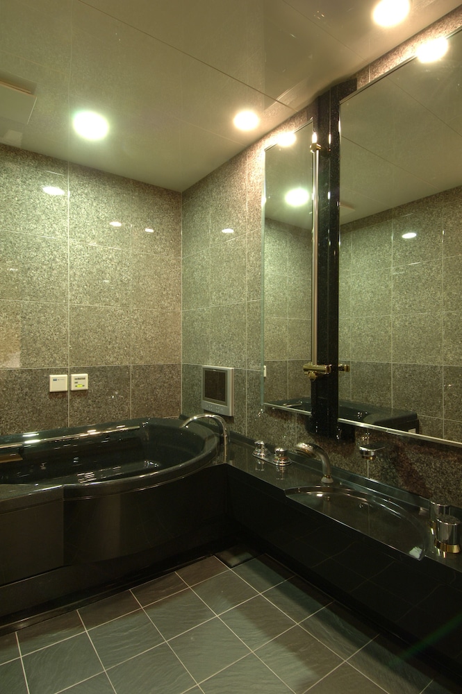 スーペリア ダブルルーム バスルーム0 | ホテル アロマ