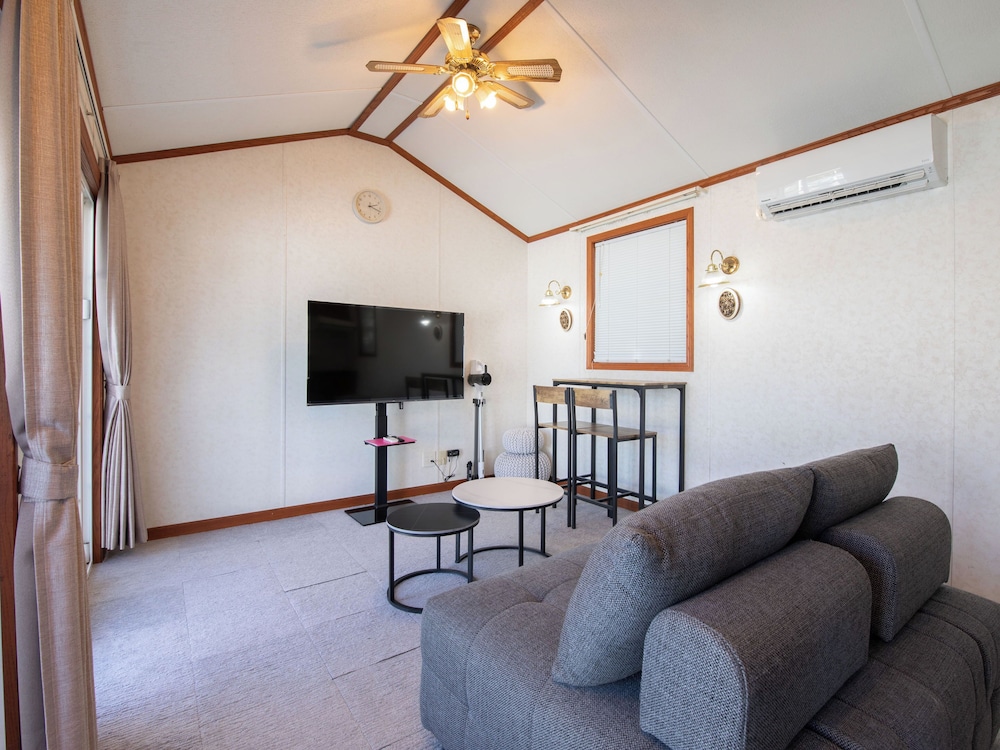 スーペリア コテージ リビング エリア0 | コテージ スターハウス今帰仁