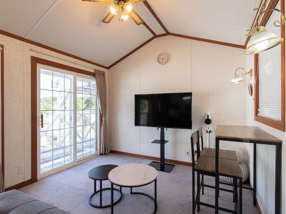 スーペリア コテージ リビング エリア4 | コテージ スターハウス今帰仁