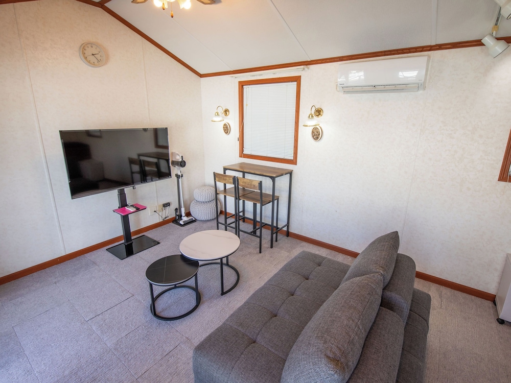 スーペリア コテージ リビング エリア1 | コテージ スターハウス今帰仁