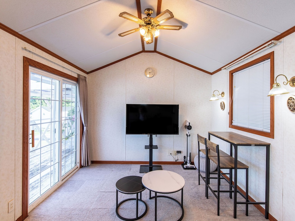 スーペリア コテージ リビング エリア5 | コテージ スターハウス今帰仁