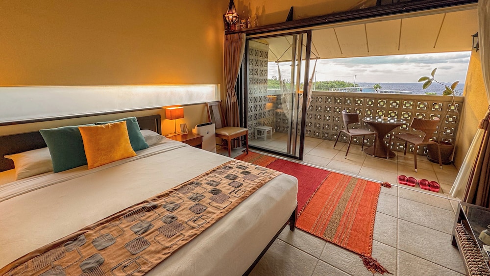 ダブルルーム クイーンベッド 1 台 バルコニー オーシャンビュー | Kouriisland hotel cava