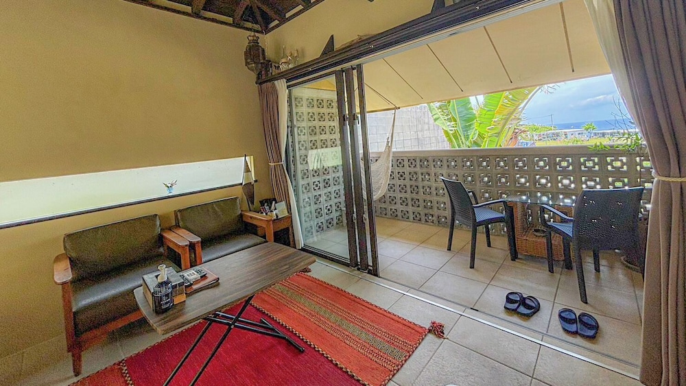 ツインルーム シングルベッド 2 台 バルコニー オーシャンビュー 客室9 | Kouriisland hotel cava