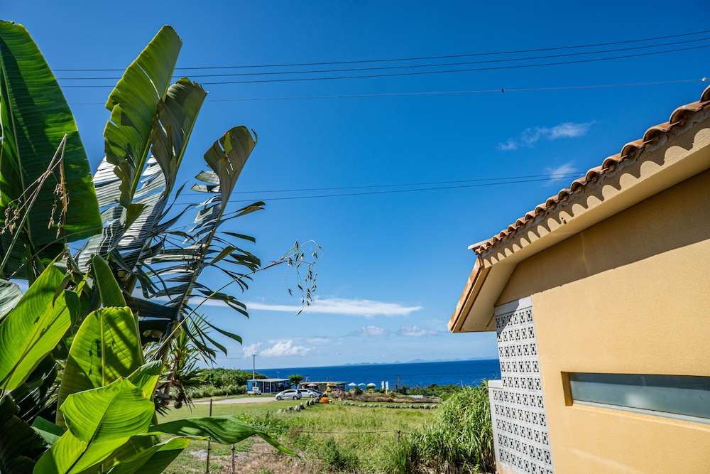 ツインルーム シングルベッド 2 台 バルコニー オーシャンビュー ビーチ / オーシャン ビュー0 | Kouriisland hotel cava