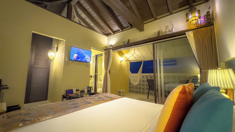 ダブルルーム クイーンベッド 1 台 バルコニー オーシャンビュー 客室6 | Kouriisland hotel cava