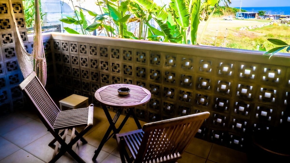 ツインルーム シングルベッド 2 台 バルコニー オーシャンビュー 客室10 | Kouriisland hotel cava