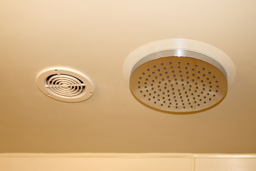 ツインルーム 禁煙 バスルームのシャワー0 | 東横INN対馬比田勝