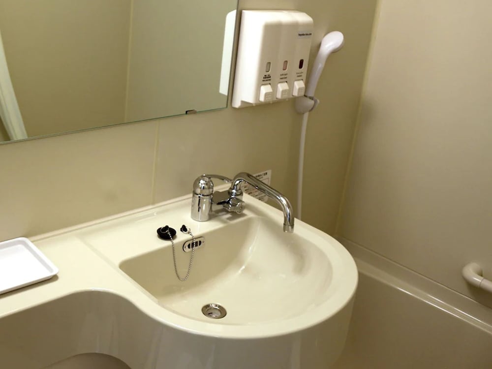 ツインルーム 禁煙 バスルームのシンク0 | 東横INN対馬比田勝