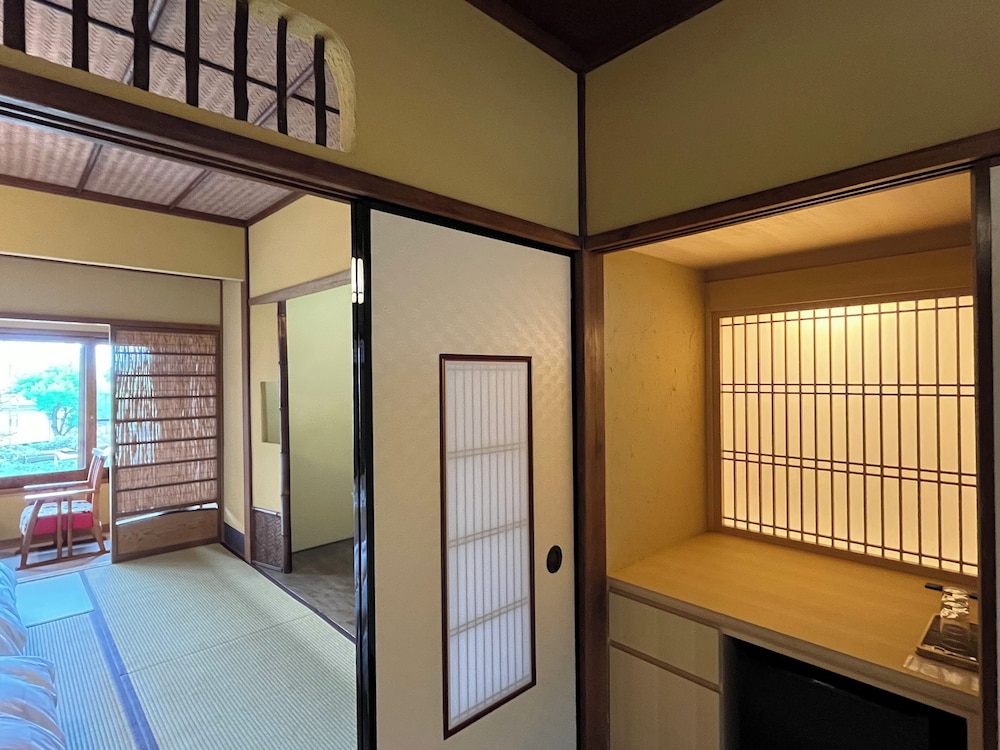 スタンダード ツインルーム シングルベッド 2 台,海側 禁煙 客室2 | 茶六別館